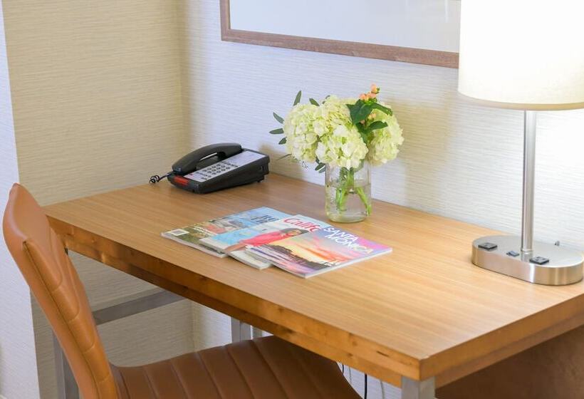 Номер Стандарт Кровать Кинг Адаптированный для Инвалидов, Gateway Hotel Santa Monica