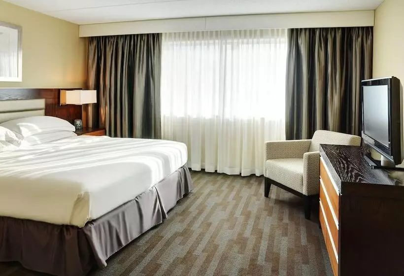 سوئیت با تخت بزرگ, Hilton Winnipeg Airport Suites
