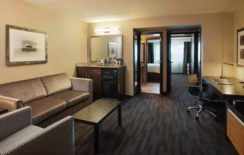 سوییت اجرایی, Hilton Winnipeg Airport Suites