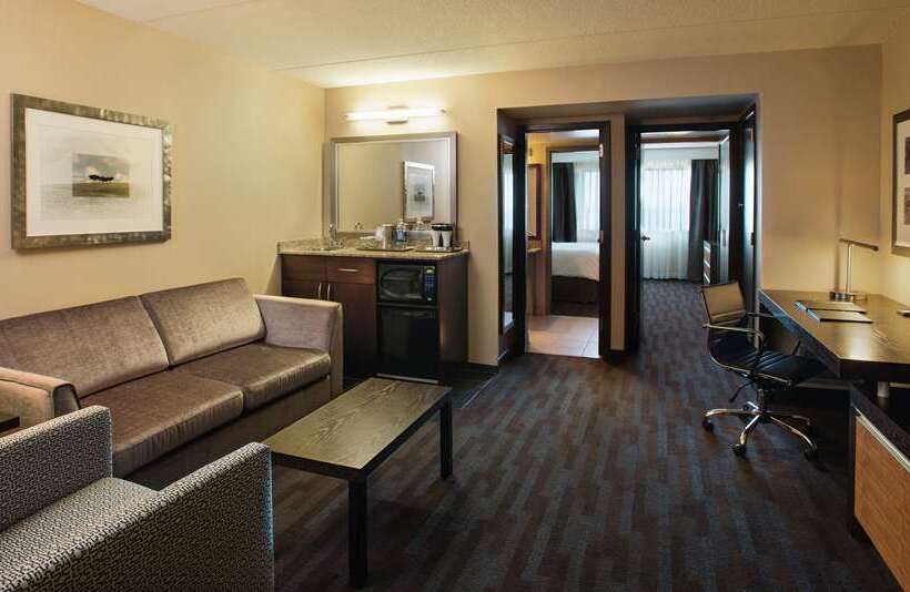 جناح, Hilton Winnipeg Airport Suites
