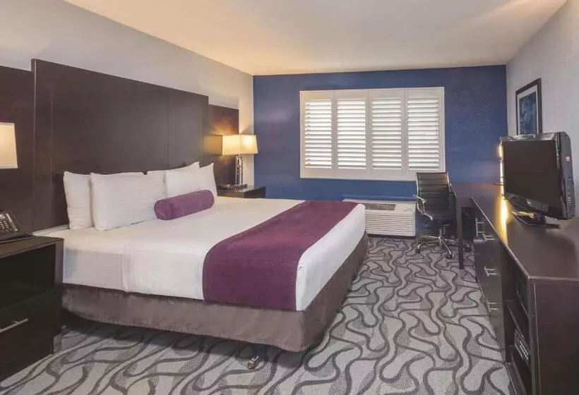 اتاق استاندارد با تخت بزرگ, La Quinta By Wyndham San Jose Airport