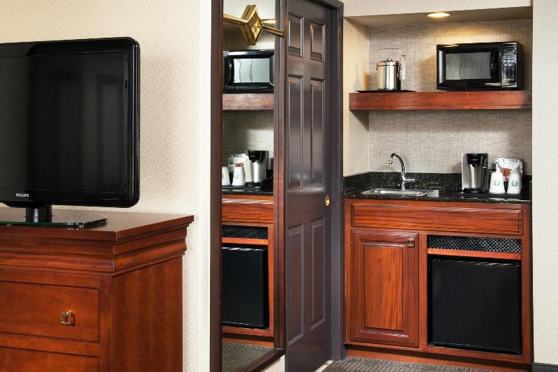 غرفة قياسية, Sheraton Fairplex Suites & Conference Center