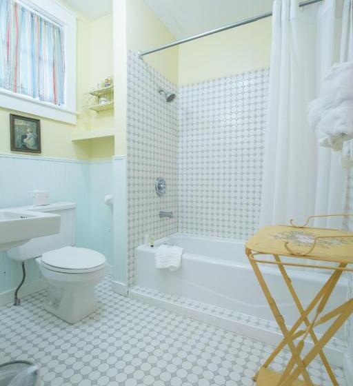 غرفة ديلوكس سرير كينج, Terrace Inn And 1911 Restaurant