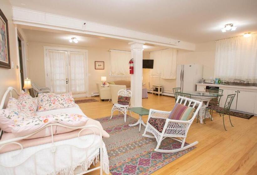 إستوديو قياسى سرير كينج, Terrace Inn And 1911 Restaurant