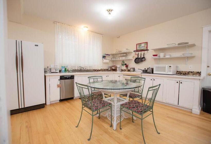 إستوديو قياسى سرير كينج, Terrace Inn And 1911 Restaurant