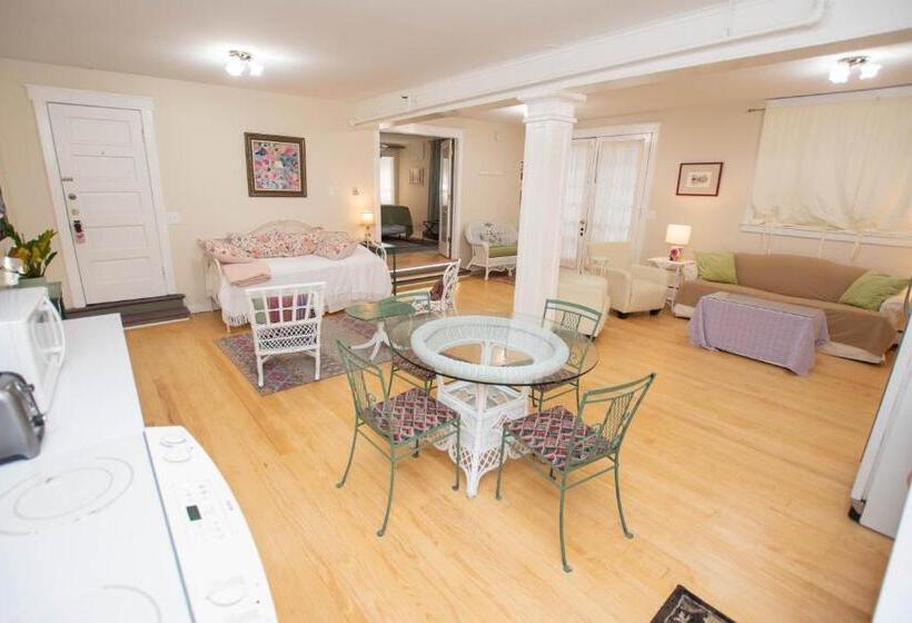 إستوديو قياسى سرير كينج, Terrace Inn And 1911 Restaurant