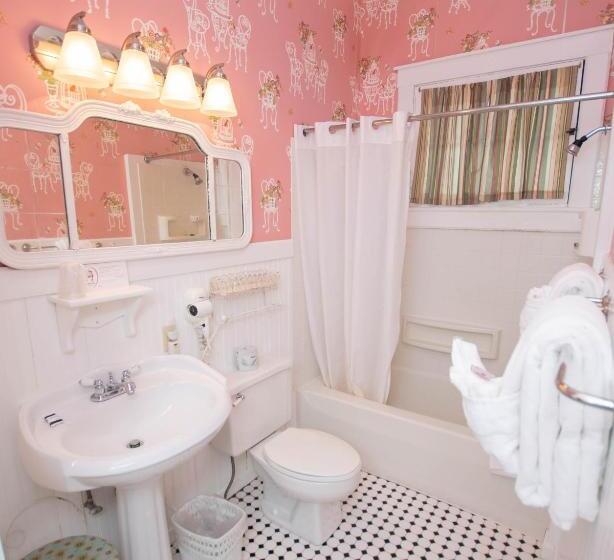 חדר סטנדרט עם מיטת קינג, Terrace Inn And 1911 Restaurant