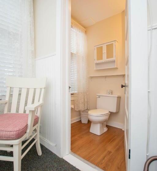 غرفة قياسية سرير كينج, Terrace Inn And 1911 Restaurant