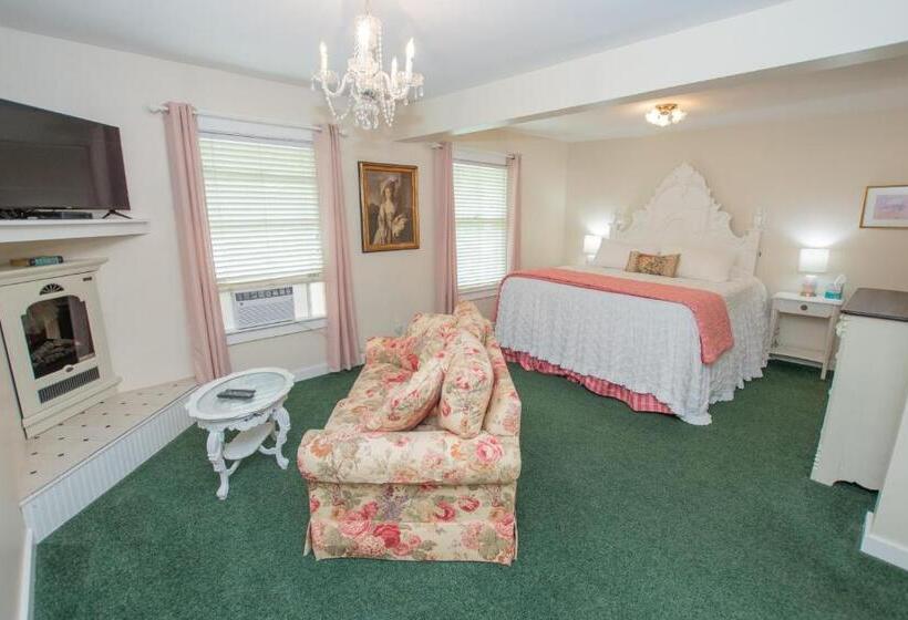 חדר סופריור עם מיטת קינג, Terrace Inn And 1911 Restaurant