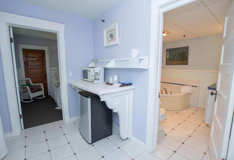 חדר דחוקס עם מיטת קינג, Terrace Inn And 1911 Restaurant