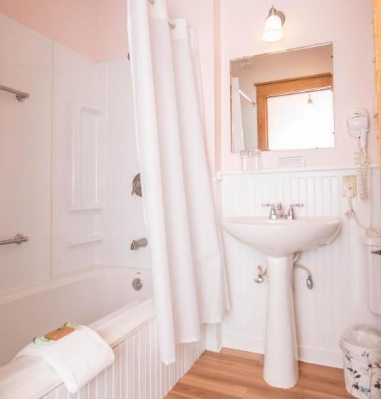 חדר סופריור עם מיטת קינג, Terrace Inn And 1911 Restaurant