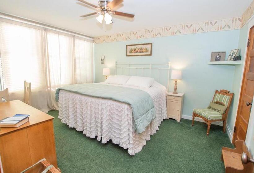 חדר סטנדרט עם מיטת קינג, Terrace Inn And 1911 Restaurant