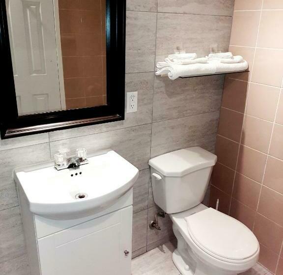 带2个双人床的标准工作室, Motel Bonsoir