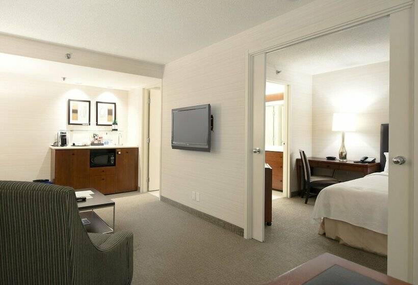 디럭스 스위트, Cambridge Suites Toronto