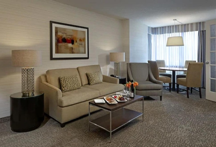 디럭스 스위트, Cambridge Suites Toronto