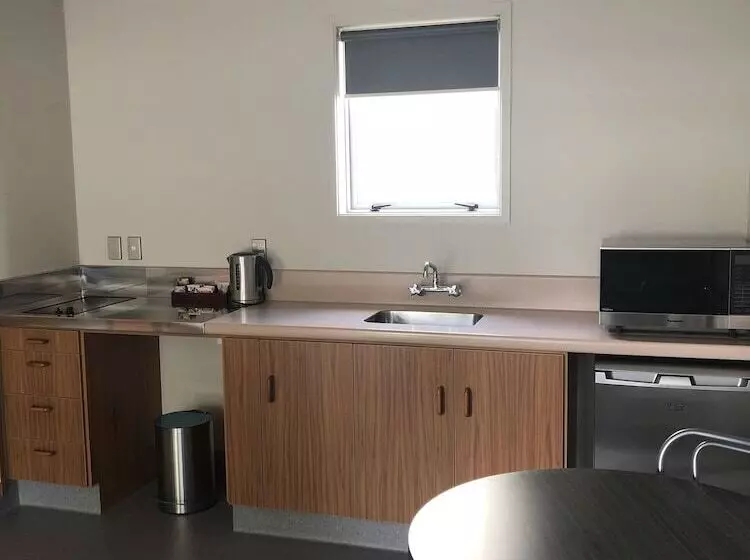 スタンダードスタジオ, Dunedin Motel And Villas