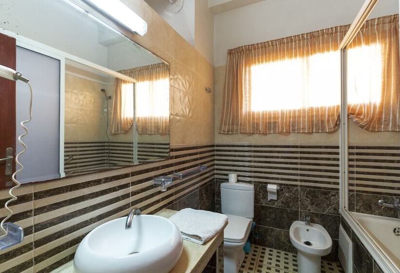 四人标准间, Belle Rive