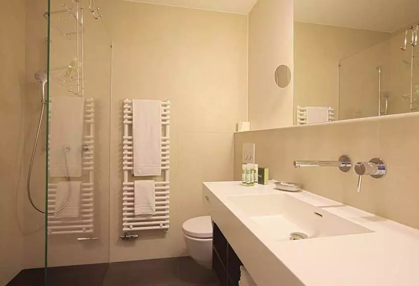 اتاق استاندارد سه نفره, Boutique Hotel Bellevue