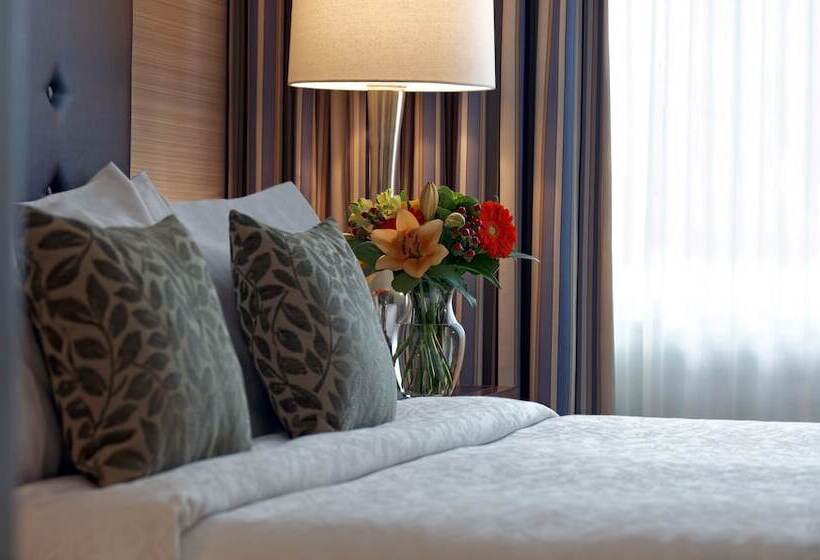 디럭스 스위트, Cambridge Suites Toronto