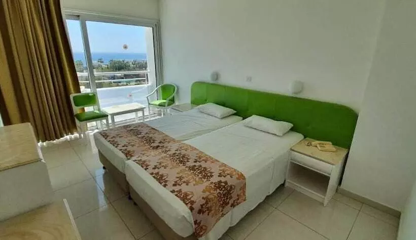 اتاق استاندارد با چشم‌انداز دریا, Corfu