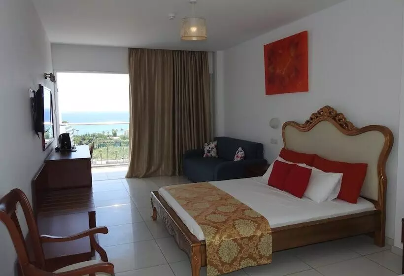 اتاق لوکس با چشم‌انداز دریا, Corfu