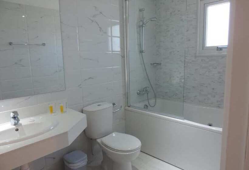 패밀리 룸, Corfu