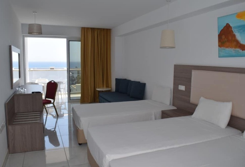 패밀리 룸, Corfu