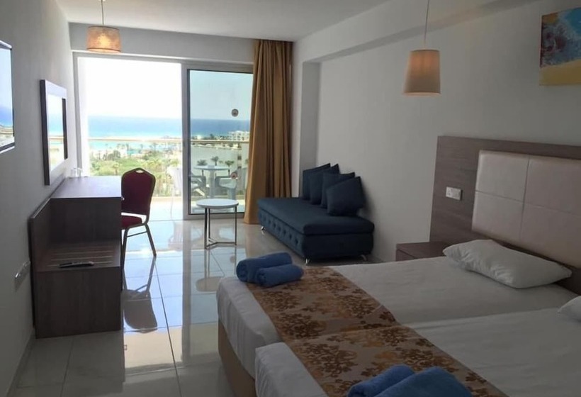 패밀리 룸, Corfu