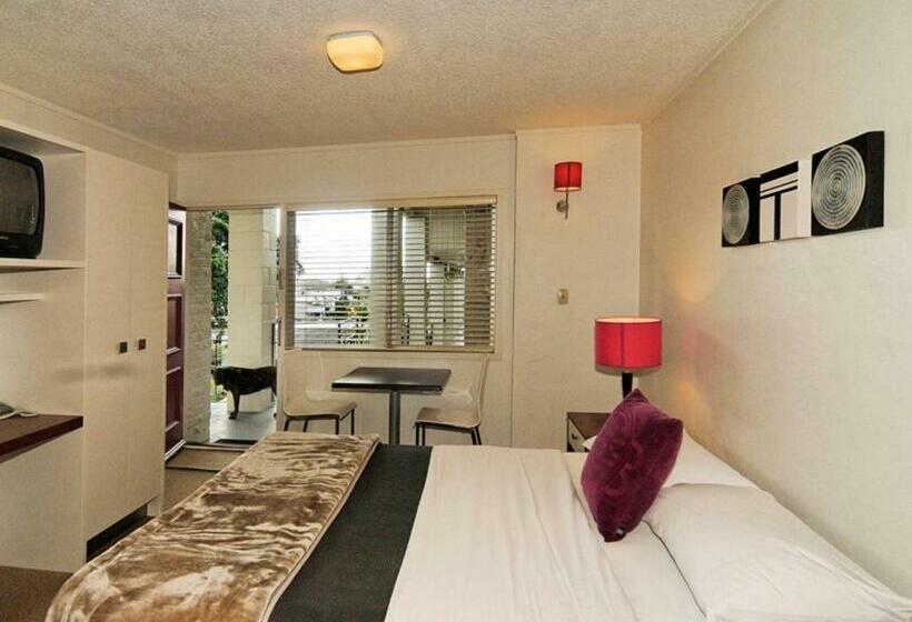 스탠다드 스튜디오, Mt Albert Motor Lodge