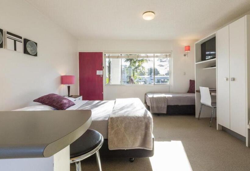 스탠다드 스튜디오, Mt Albert Motor Lodge