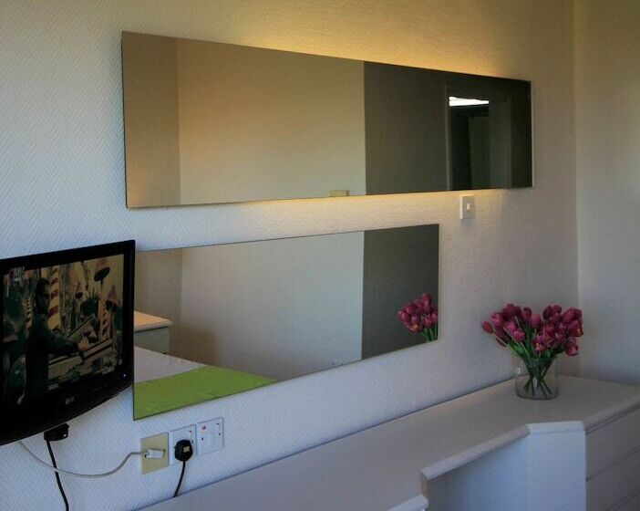 غرفة قياسية إطلالة جانبية علي البحر, Papouis Protaras