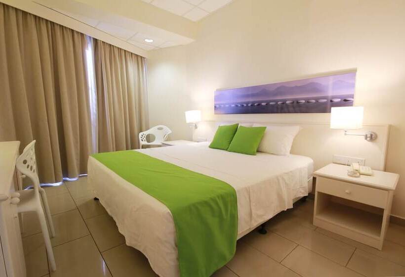 غرفة قياسية إطلالة جانبية علي البحر, Papouis Protaras