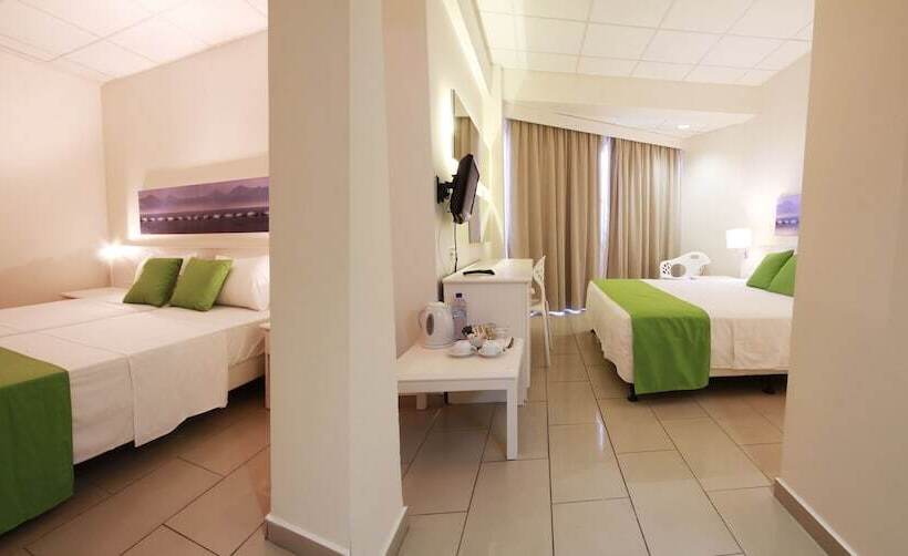 غرفة قياسية رباعية, Papouis Protaras