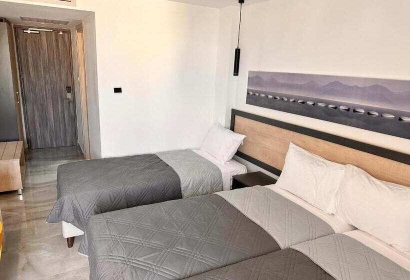 غرفة قياسية ثلاثية ذات اطلالة, Papouis Protaras