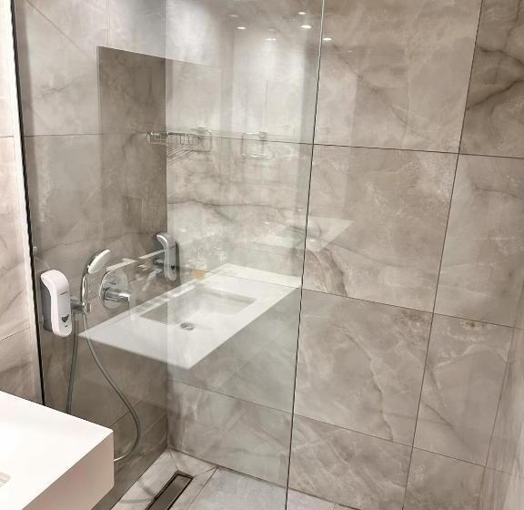 غرفة قياسية ثلاثية ذات اطلالة, Papouis Protaras