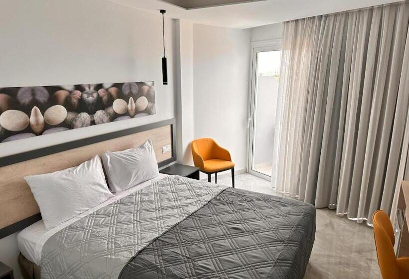 غرفة قياسية داخلية, Papouis Protaras