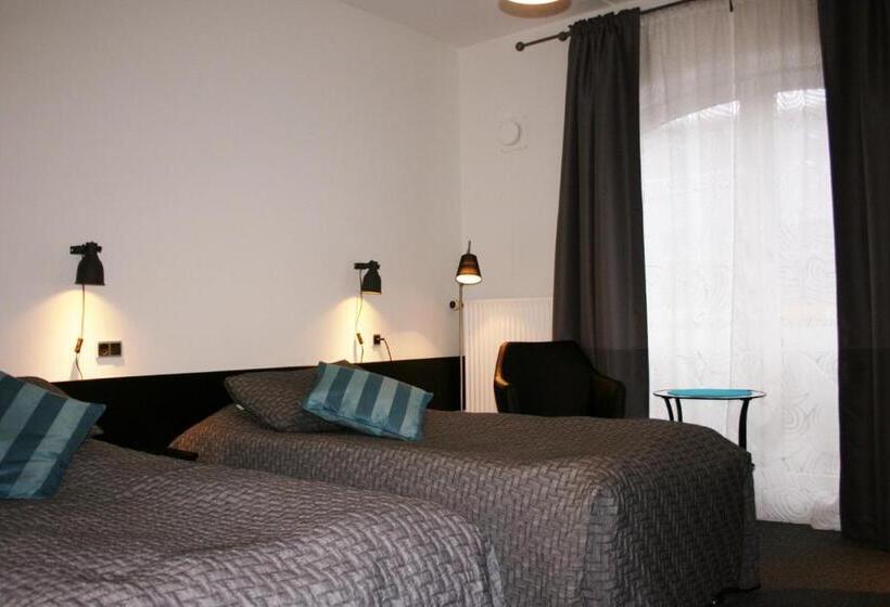 غرفة عائلية, Taastrup Park