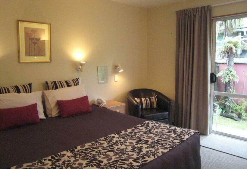 חדר דחוקס עם מיטת קינג, Buller Court On Palmerston