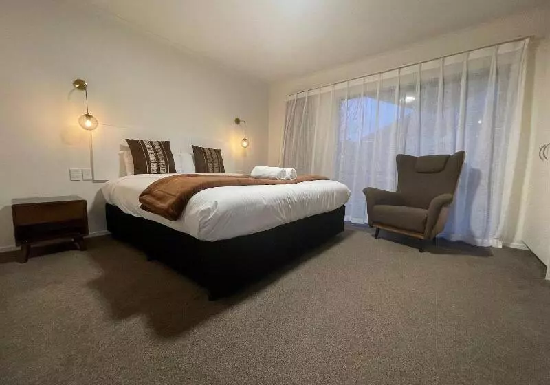استودیوی لوکس, Heritage Court Lodge Oamaru