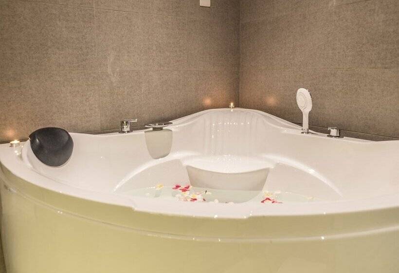 سوییت اجرایی, Pereybere Hotel & Spa