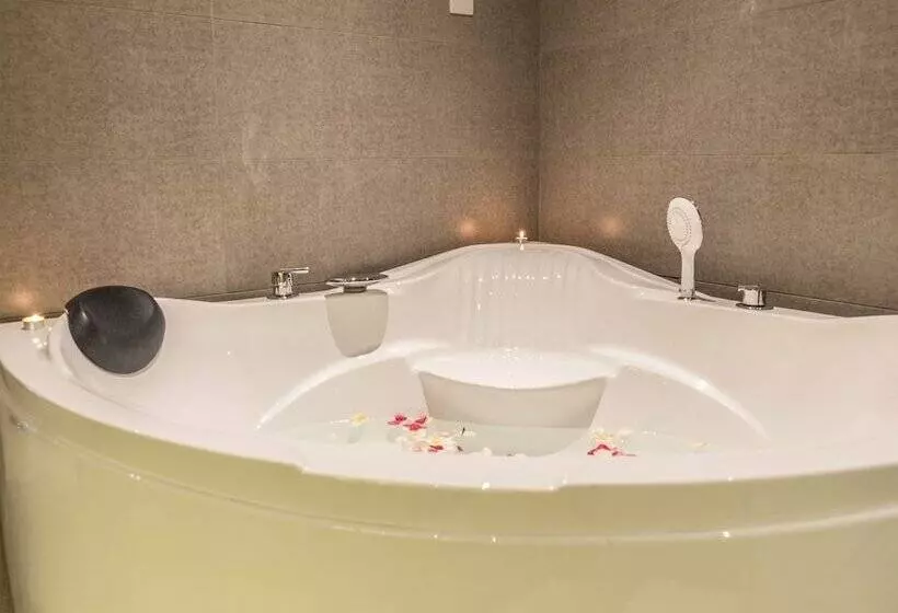 سوییت اجرایی, Pereybere Hotel & Spa