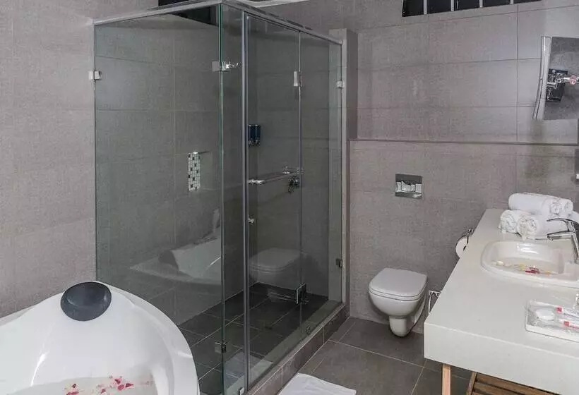 سوییت اجرایی, Pereybere Hotel & Spa