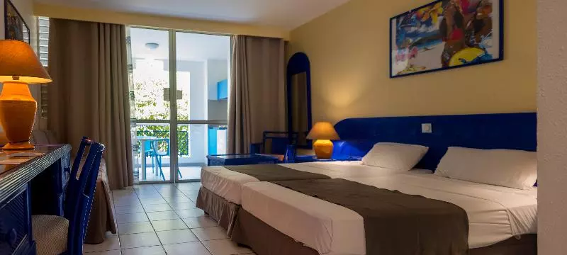 スタンダードスタジオ, Canella Beach