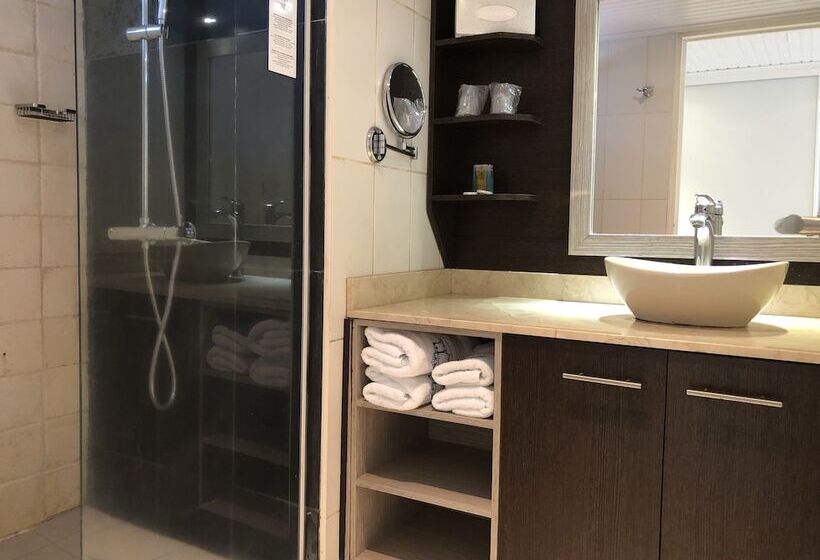 استودیوی استاندارد, Canella Beach