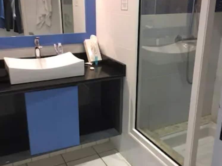 استودیوی استاندارد, Canella Beach