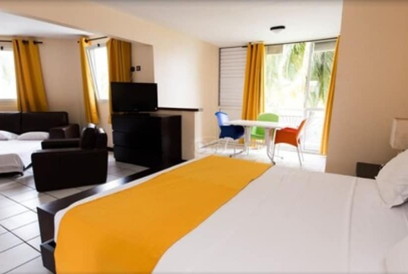 سوییت جونیور, Canella Beach