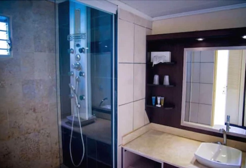 سوییت جونیور, Canella Beach