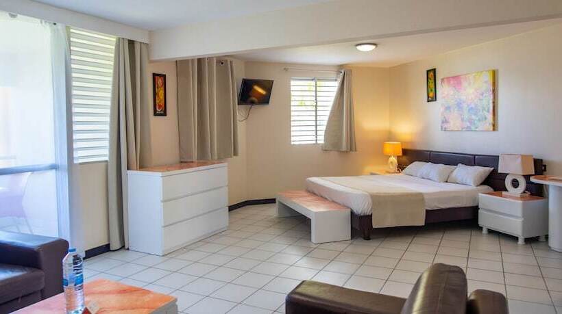 سوییت جونیور, Canella Beach