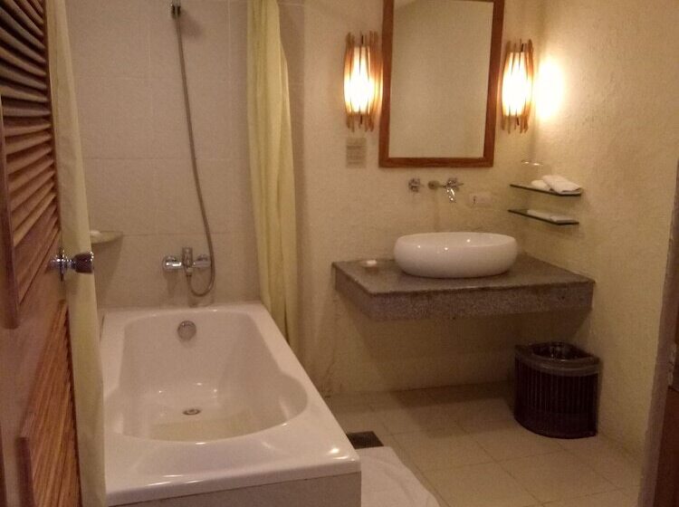 Номер Deluxe, Bluewater Maribago Beach Resort