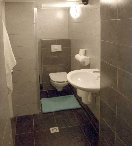 Vuode Makuusalissa, Hostel Cosmos Amsterdam